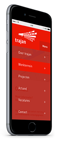 De responsive website van Trajan op een smartphone (iPhone)