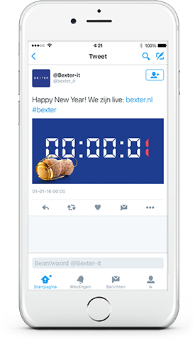 Social media in de huisstijl. Hier zie je de eerste tweet vanuit het twitteraccount op een iPhone.